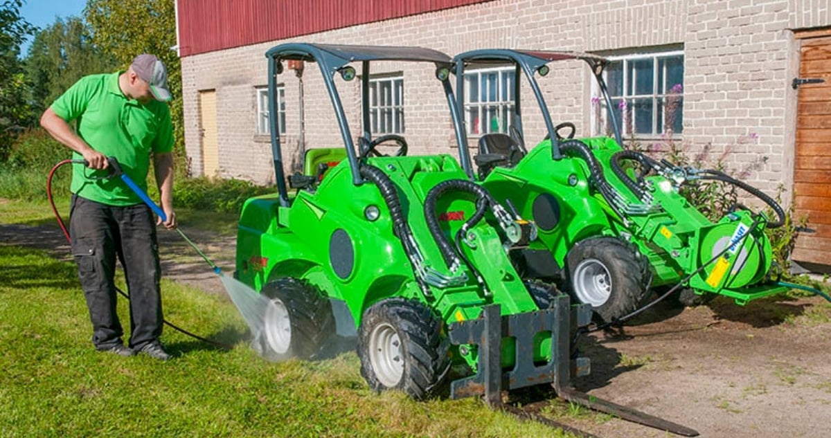 Avant loader tracks