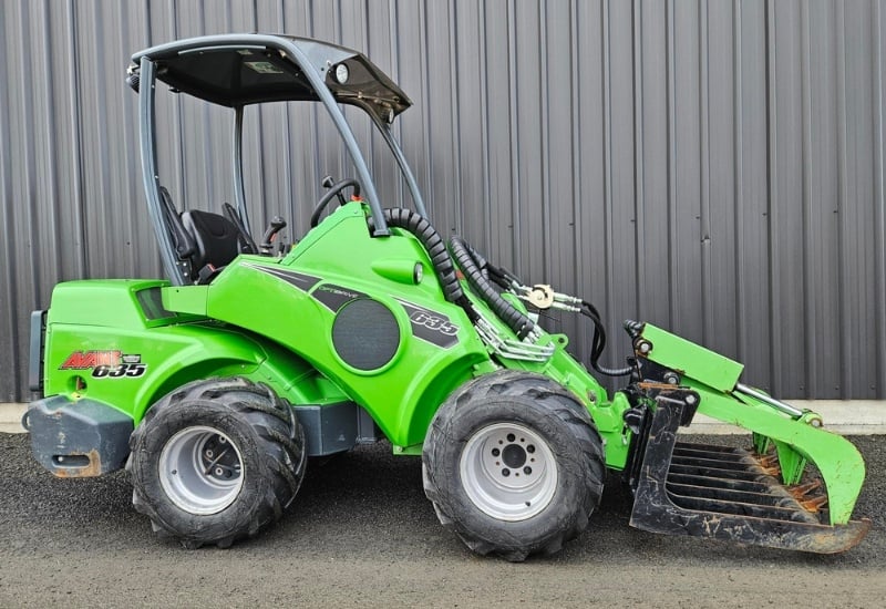 Avant 635 loader