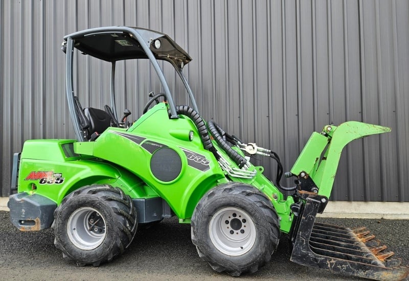 Avant 635 loader