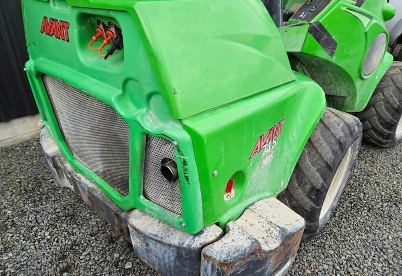 Avant 745 loader