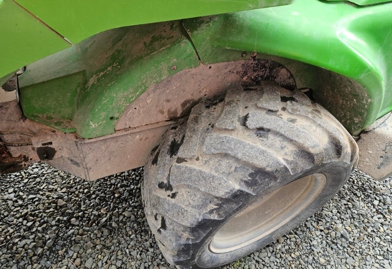 Avant 745 loader