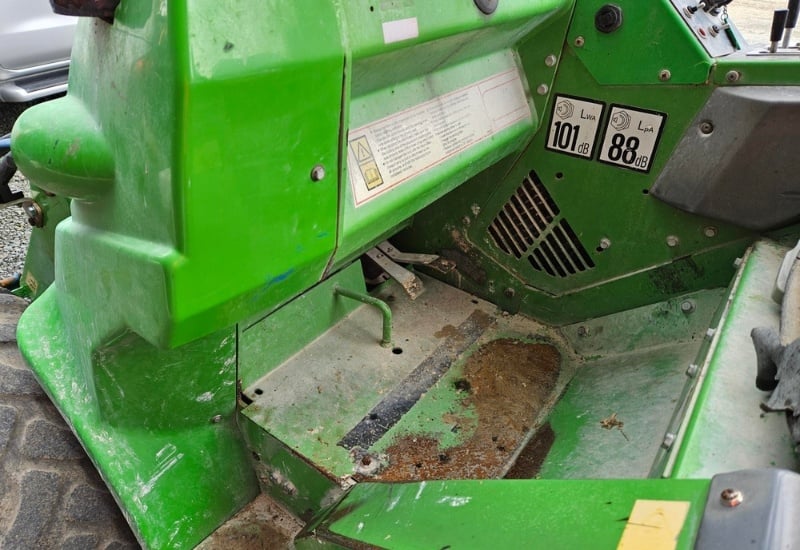 Avant 745 loader