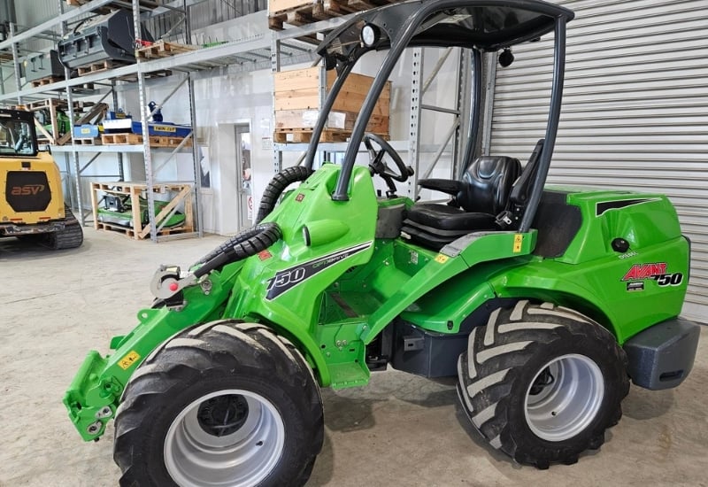 Avant 750 loader