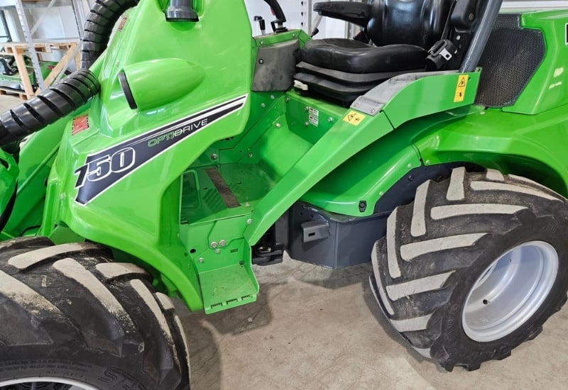 Avant 750 loader