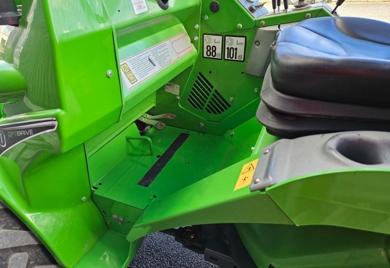 Avant 750 loader