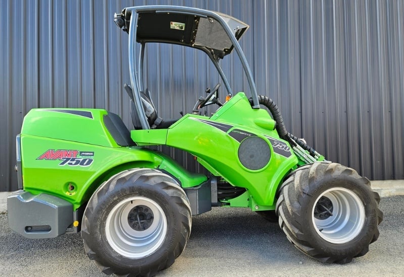 Avant 750 loader