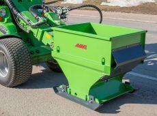 Avant attachment - Asphalt spreader