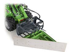 Avant attachment - Silage dozer blade