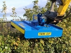 Avant attachment - Slanetrac FH100 flail cutter