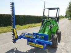 Avant attachment - Slanetrac SA800 swivel trim hedge cutter