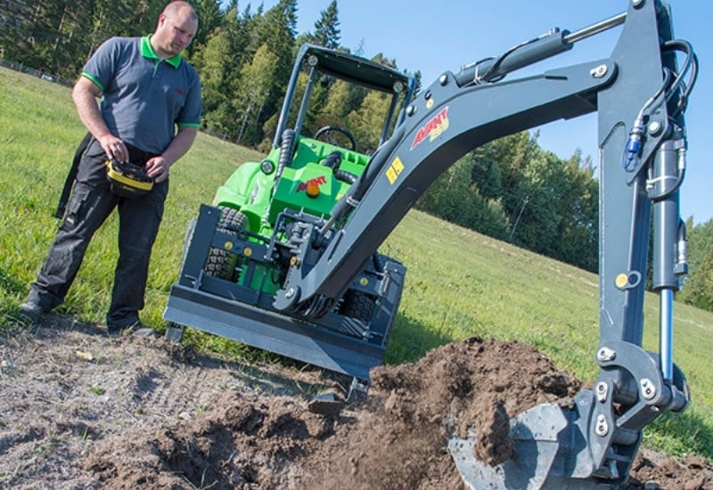 Backhoe 260 with remote control - 6