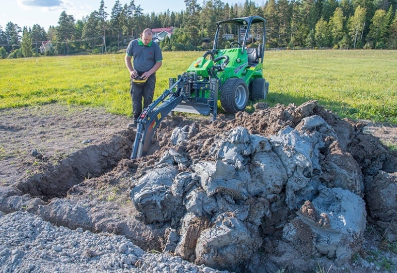 Backhoe 260 with remote control - 7