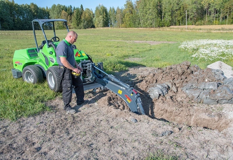 Backhoe 260 with remote control - 8