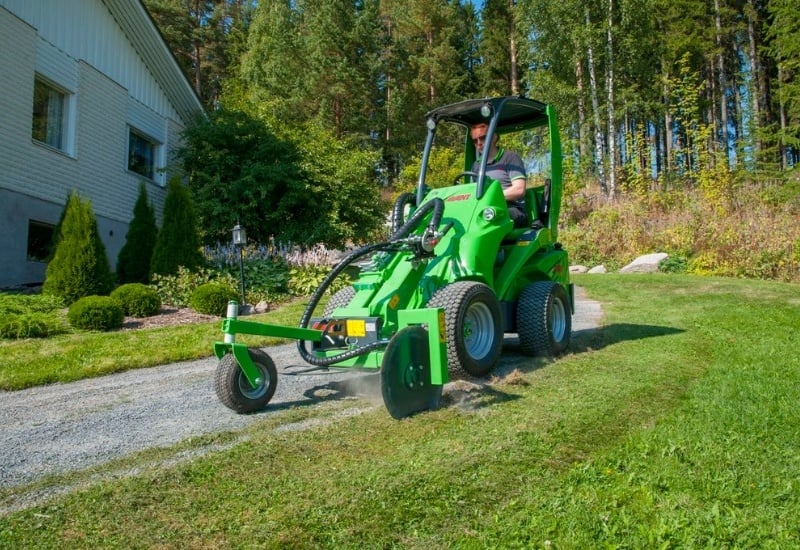 Edge trimmer with weed brush - 4