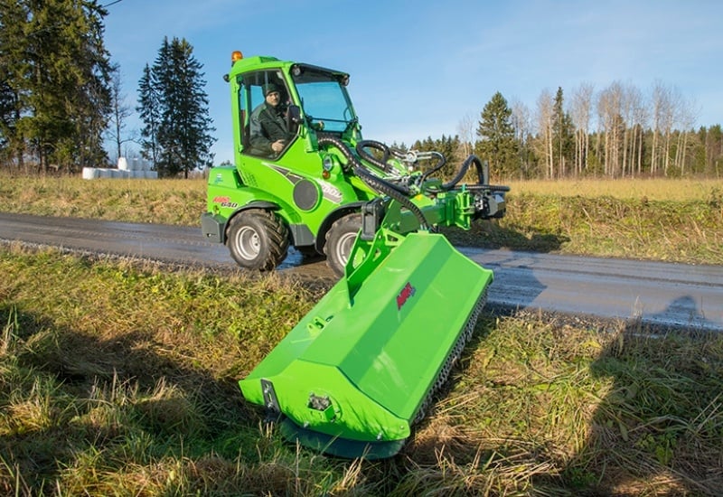 S30 flail mower with hydraulic side arm - 2