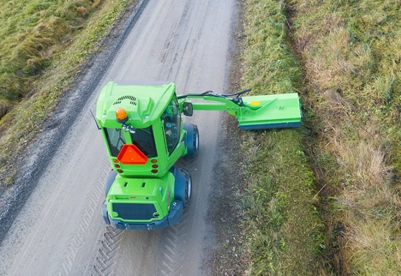 S30 flail mower with hydraulic side arm - 5