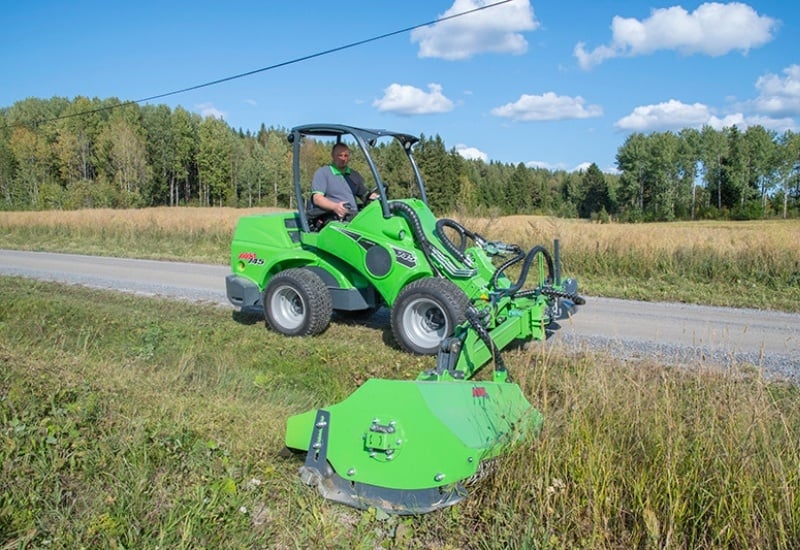 S30 flail mower with hydraulic side arm - 6