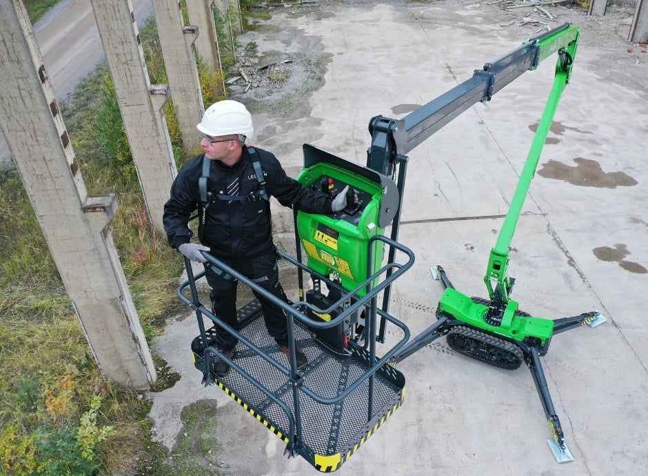 Leguan lifts  for construction work