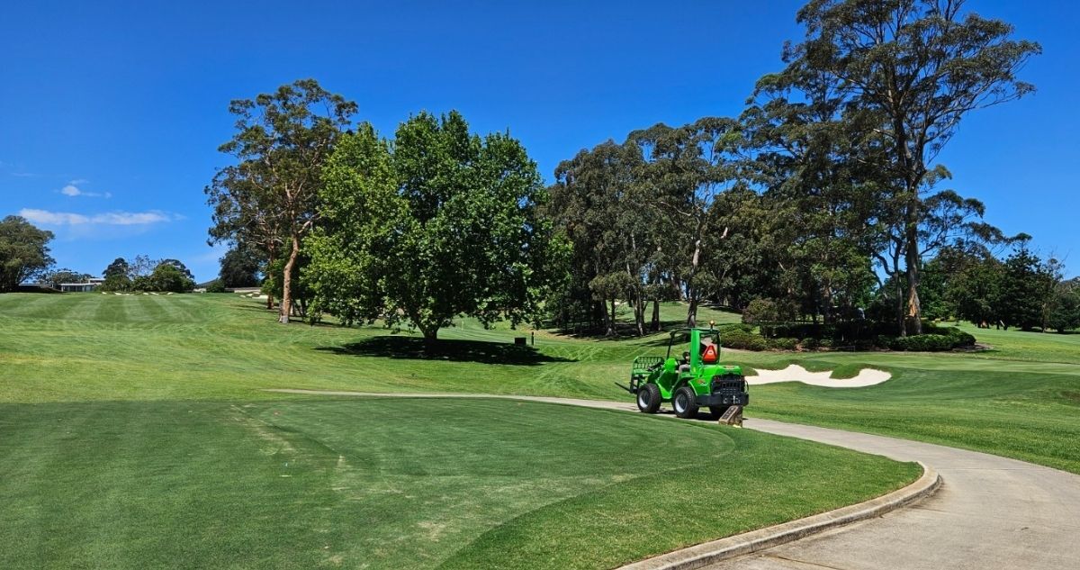 Avant loader in a golf course with minimal turf impact